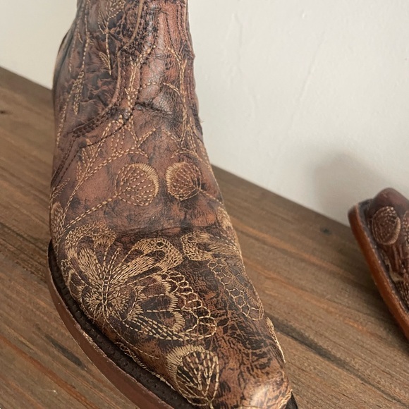 Corral Brown Heeled Boots with Intricate Embossed Design - Picture 5 of 10